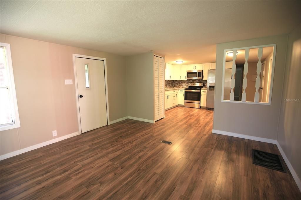 For Sale: $145,000 (2 beds, 1 baths, 840 Square Feet)