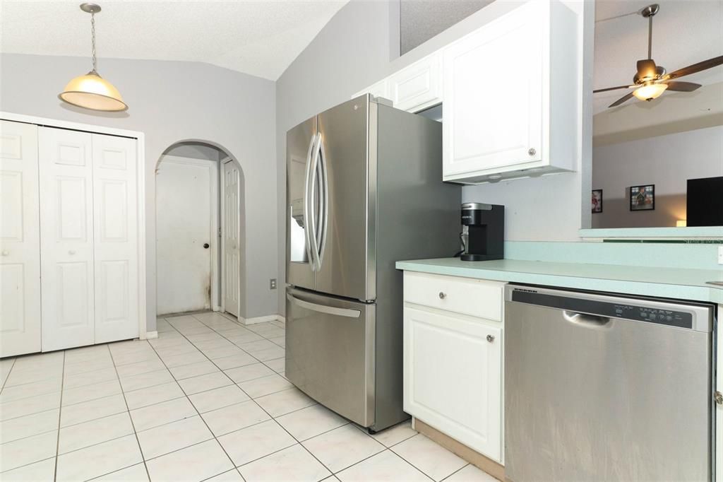 For Sale: $385,000 (3 beds, 2 baths, 1617 Square Feet)