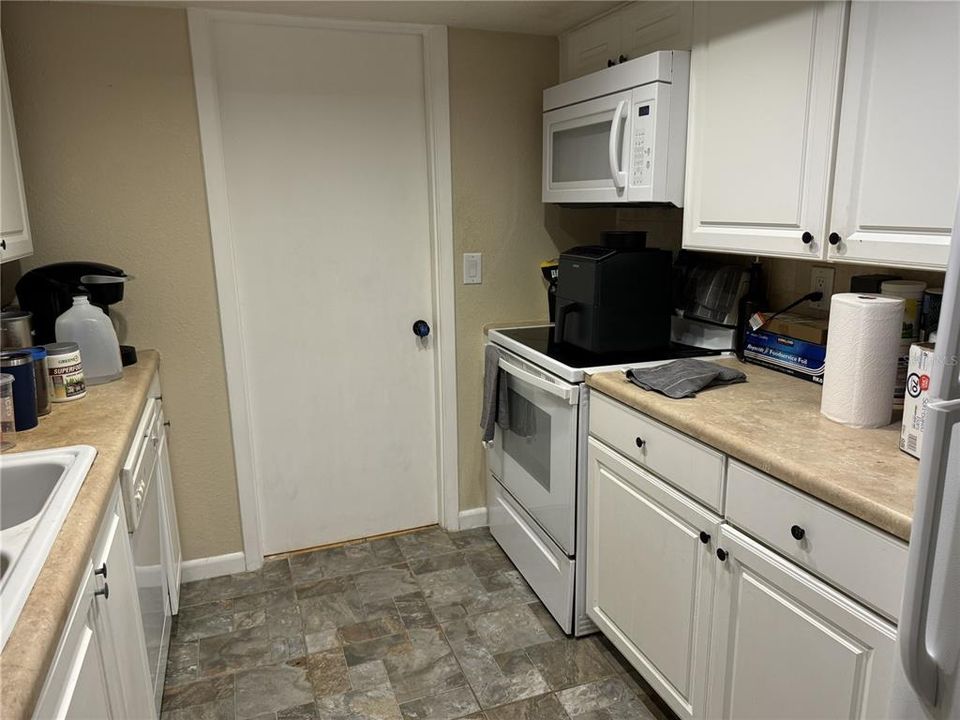 For Sale: $318,000 (2 beds, 2 baths, 1132 Square Feet)