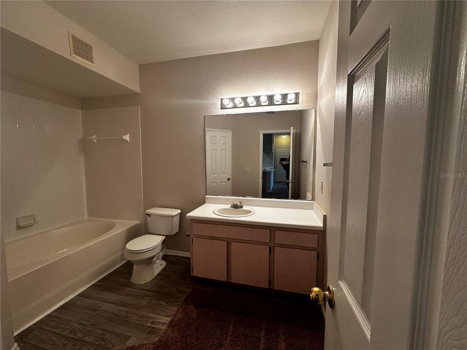 For Rent: $1,295 (1 beds, 1 baths, 730 Square Feet)