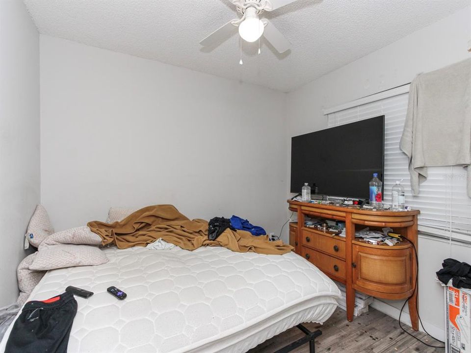 For Sale: $289,000 (3 beds, 1 baths, 1070 Square Feet)