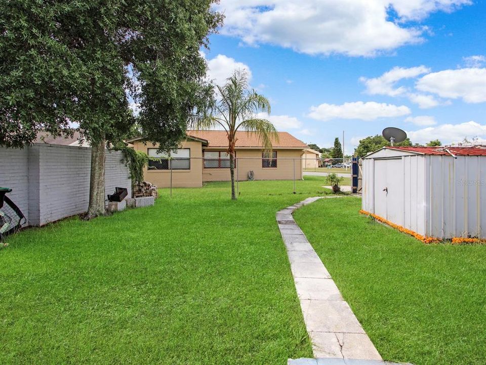 For Sale: $289,000 (3 beds, 1 baths, 1070 Square Feet)