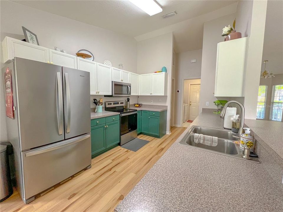 Active With Contract: $2,250 (3 beds, 2 baths, 1558 Square Feet)