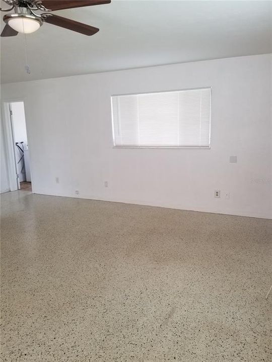 Recently Rented: $1,300 (2 beds, 1 baths, 932 Square Feet)