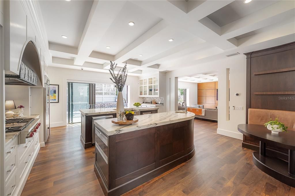 For Sale: $4,899,000 (5 beds, 7 baths, 8325 Square Feet)