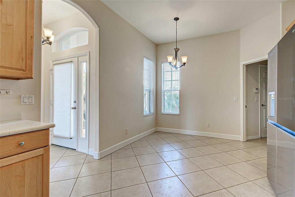 The perfect space for your breakfast table, the windows lighten up the space.