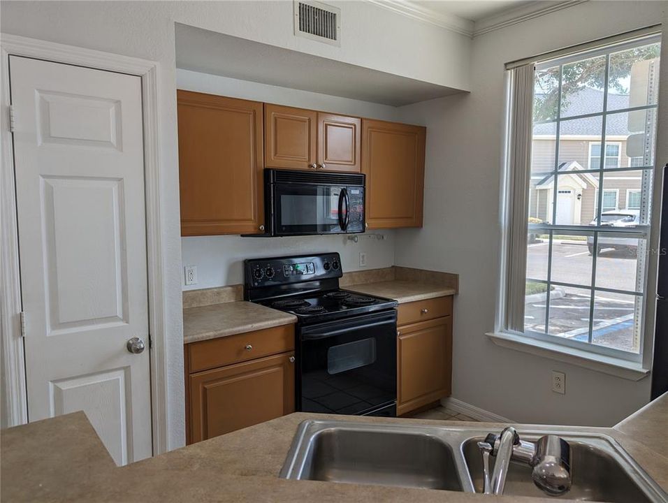 For Rent: $2,100 (2 beds, 2 baths, 1112 Square Feet)