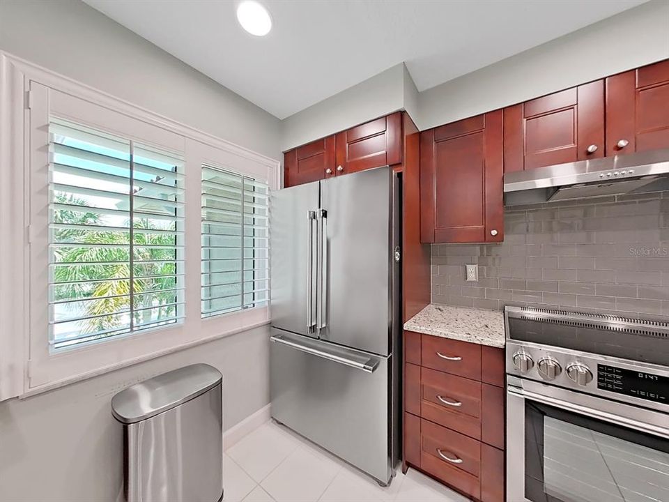 For Sale: $450,000 (2 beds, 2 baths, 1065 Square Feet)
