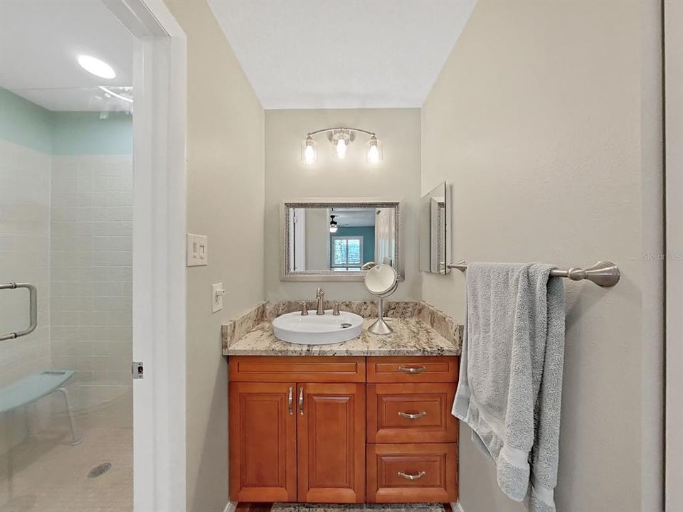 For Sale: $450,000 (2 beds, 2 baths, 1065 Square Feet)