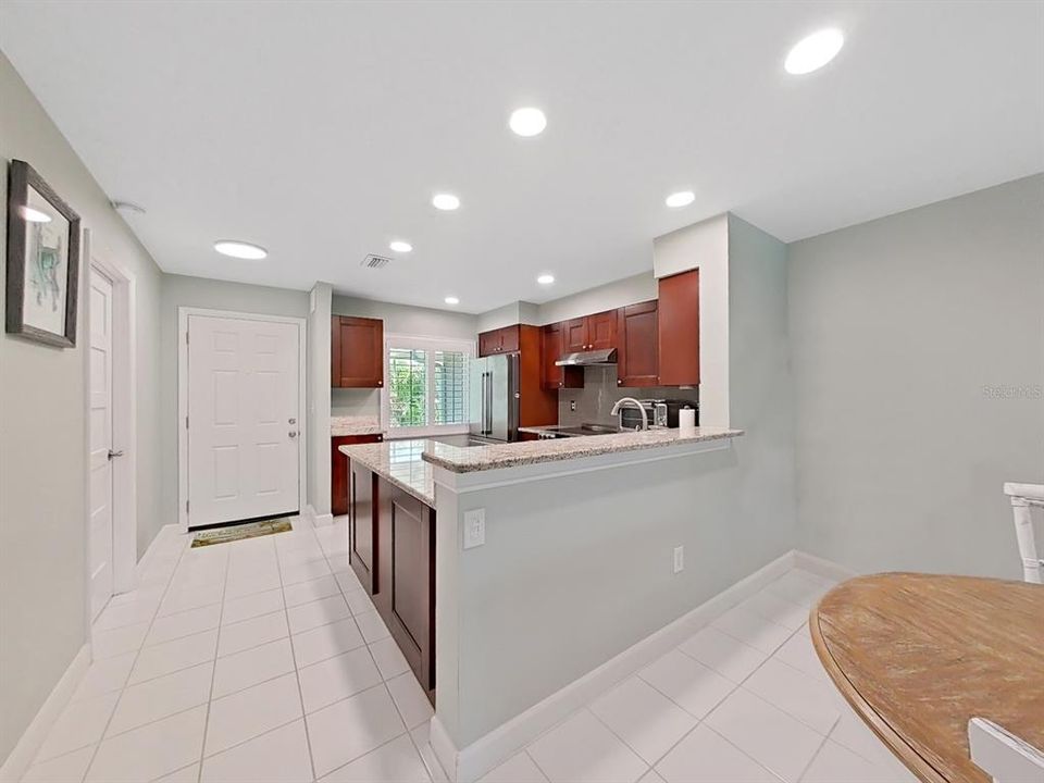 For Sale: $450,000 (2 beds, 2 baths, 1065 Square Feet)