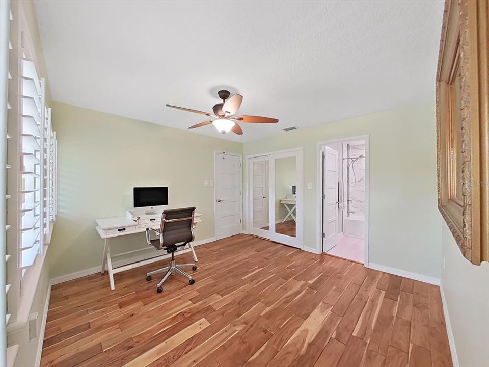 For Sale: $450,000 (2 beds, 2 baths, 1065 Square Feet)