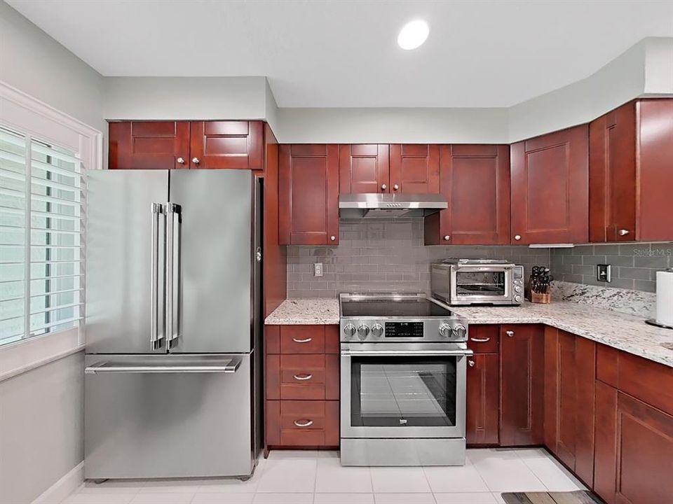 For Sale: $450,000 (2 beds, 2 baths, 1065 Square Feet)