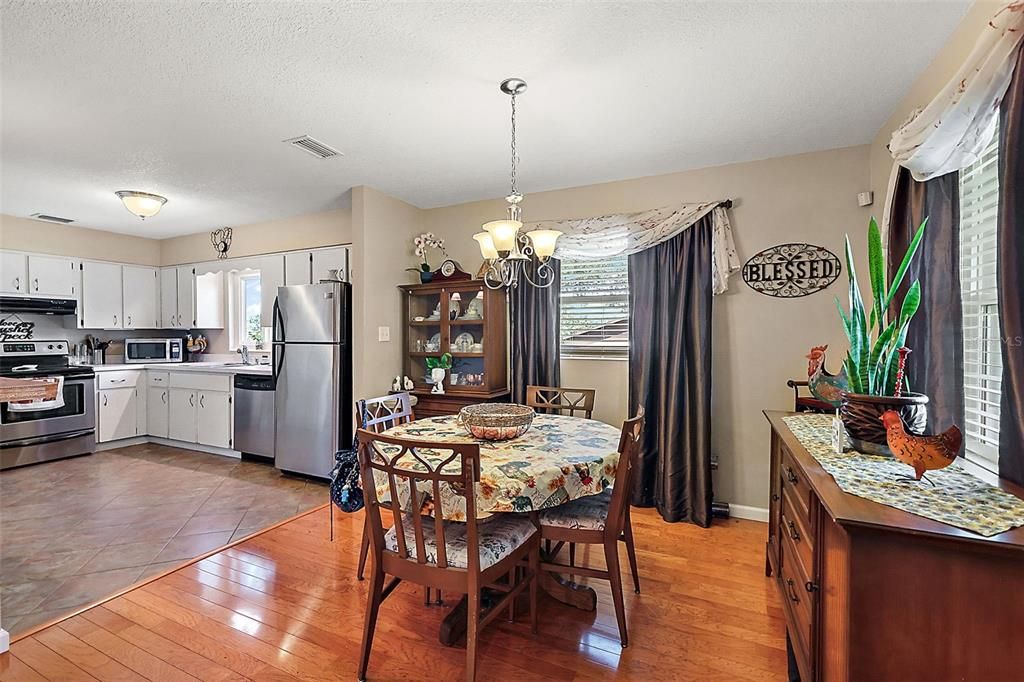 For Sale: $239,900 (2 beds, 1 baths, 1053 Square Feet)