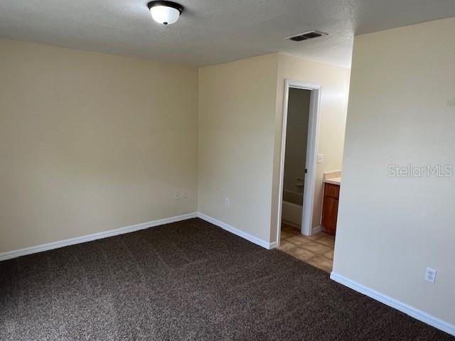 Active With Contract: $1,400 (3 beds, 2 baths, 1092 Square Feet)