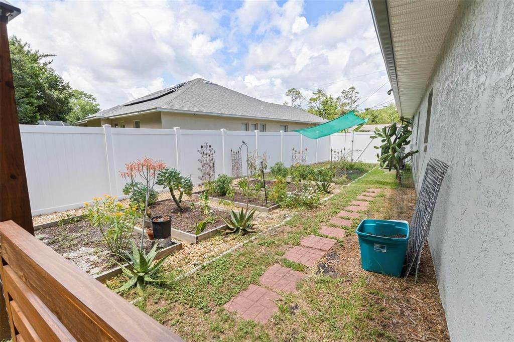 For Sale: $399,900 (4 beds, 2 baths, 1978 Square Feet)