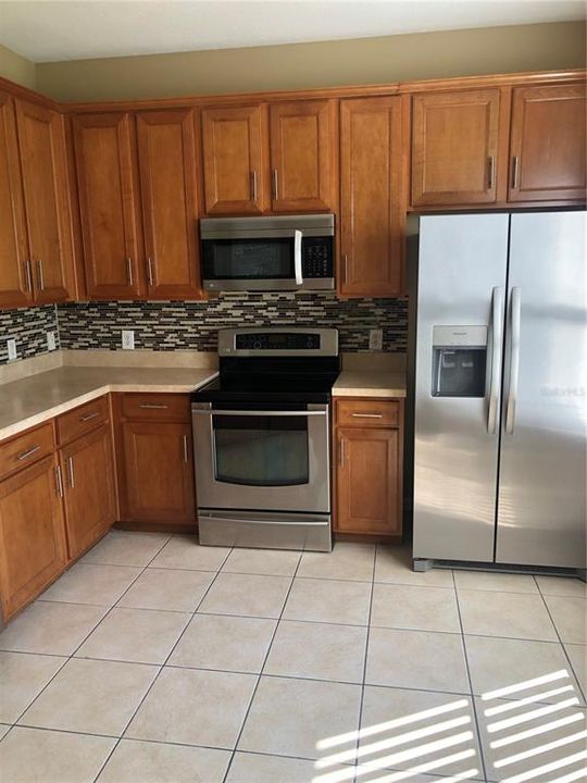 For Rent: $2,100 (3 beds, 2 baths, 1716 Square Feet)