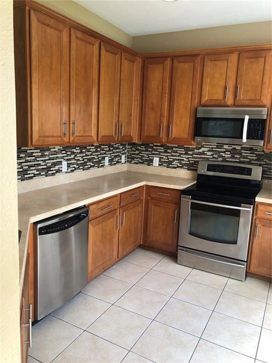 For Rent: $2,100 (3 beds, 2 baths, 1716 Square Feet)