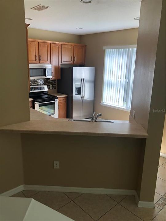 For Rent: $2,100 (3 beds, 2 baths, 1716 Square Feet)