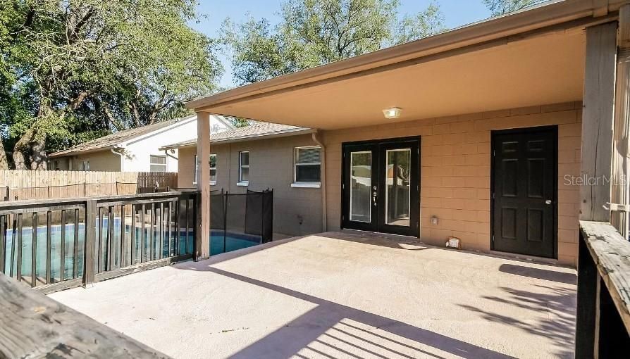 Active With Contract: $315,900 (3 beds, 2 baths, 1379 Square Feet)