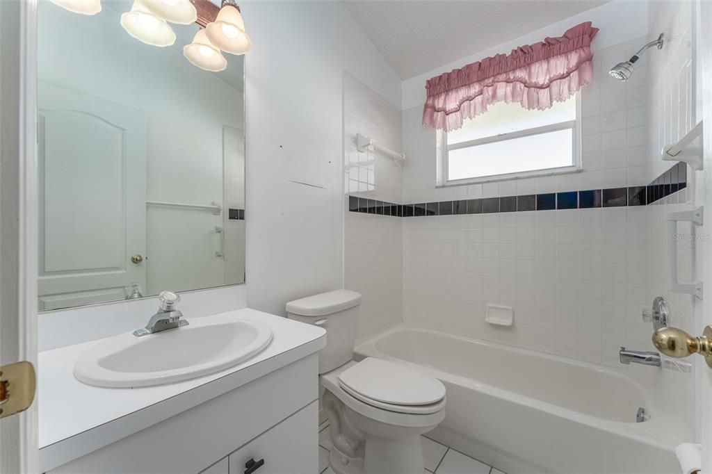 For Sale: $300,000 (2 beds, 2 baths, 1360 Square Feet)