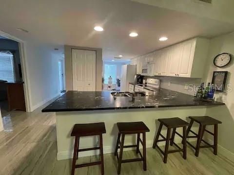 For Rent: $2,100 (2 beds, 2 baths, 1230 Square Feet)