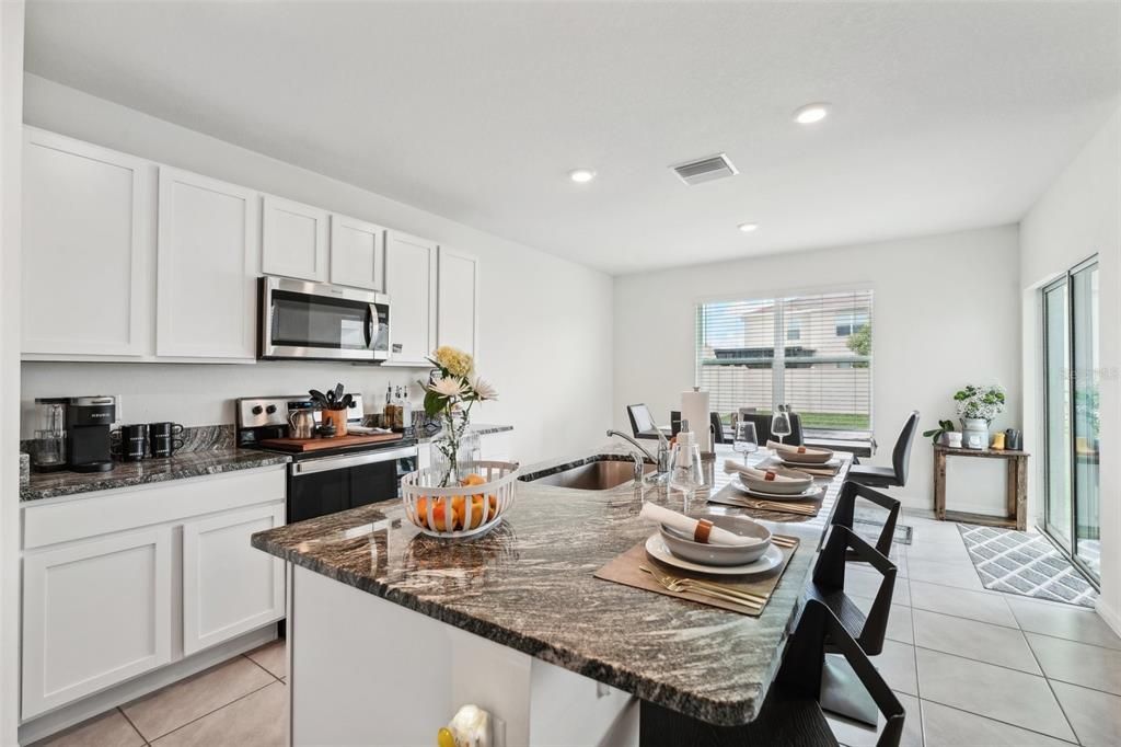 Active With Contract: $424,900 (3 beds, 2 baths, 1961 Square Feet)