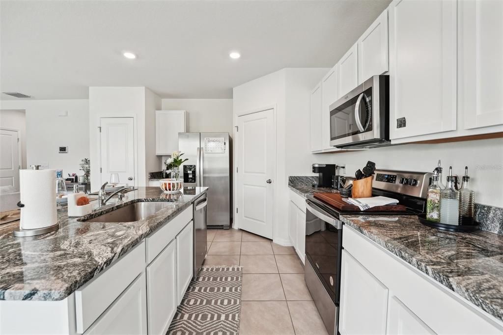 Active With Contract: $424,900 (3 beds, 2 baths, 1961 Square Feet)