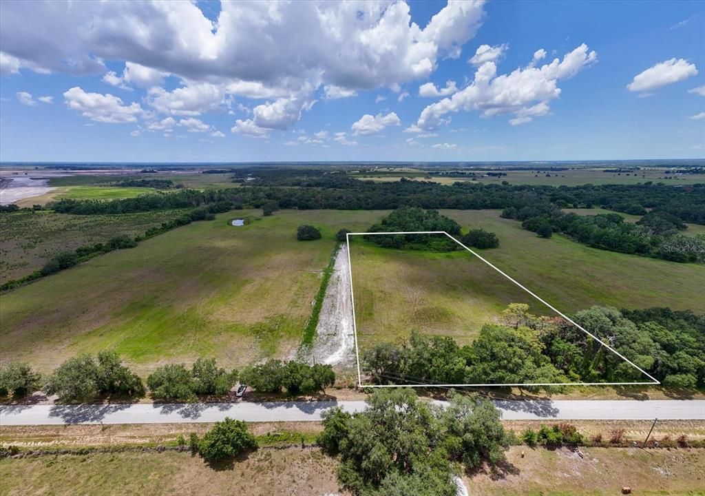 На продажу: $269,000 (5.28 acres)