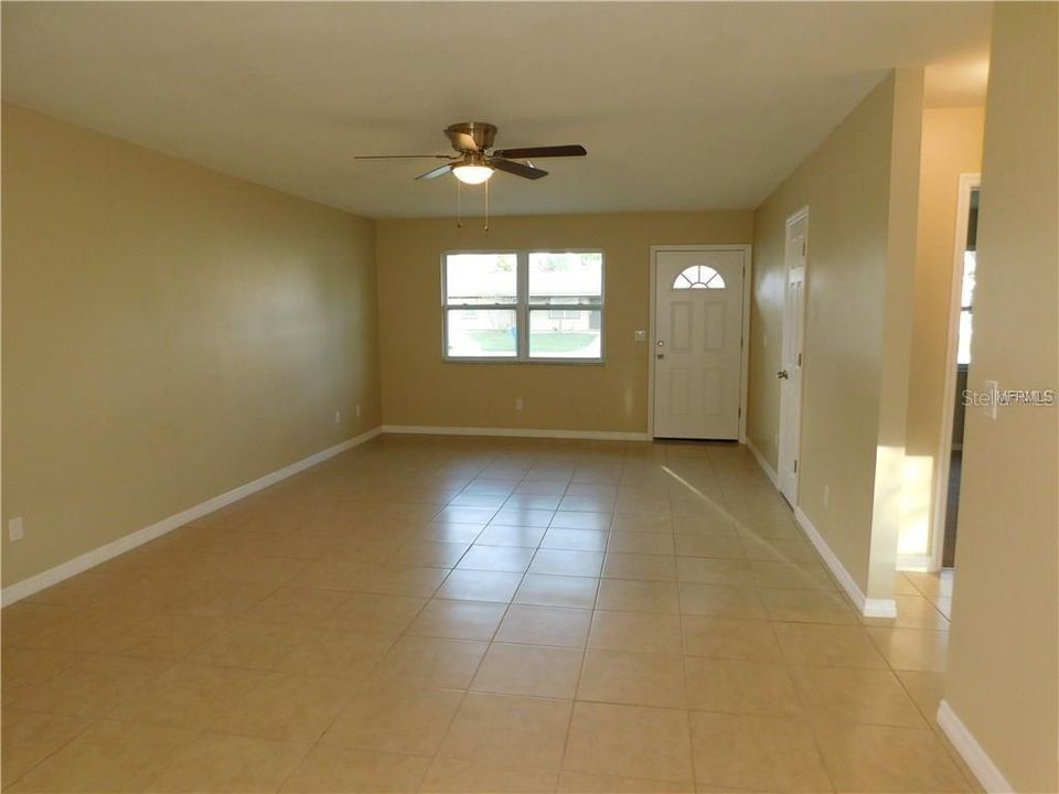 Active With Contract: $1,800 (2 beds, 1 baths, 888 Square Feet)