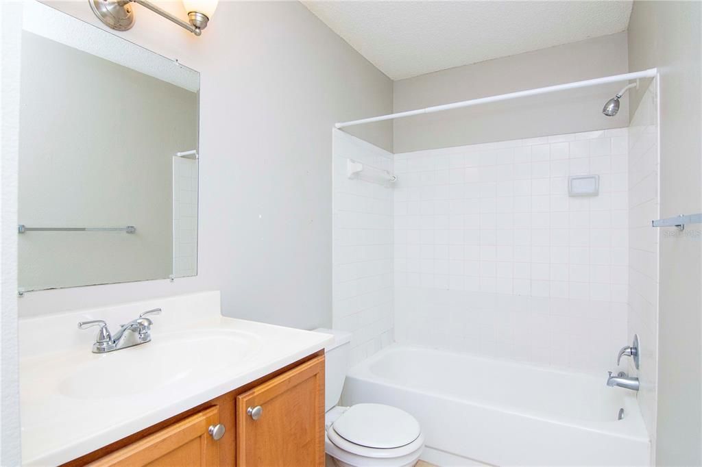 Full Bathroom w/ Linen Closet