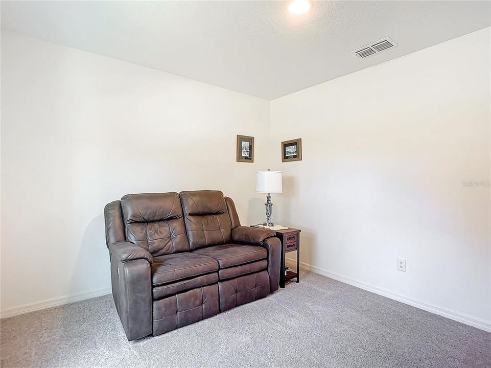 For Sale: $299,000 (3 beds, 2 baths, 1552 Square Feet)