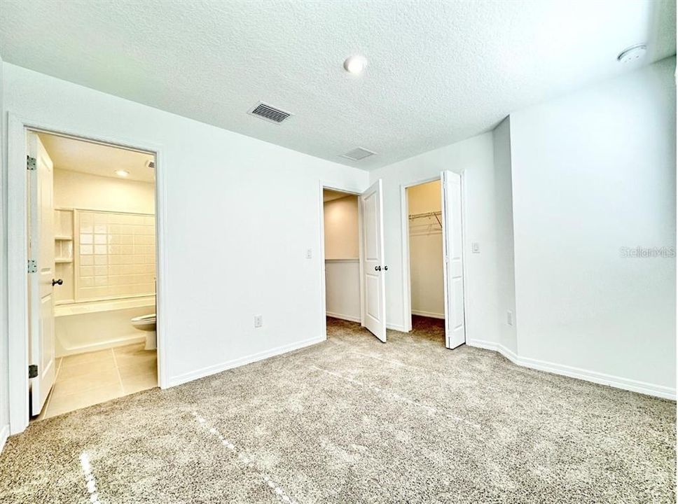 Active With Contract: $1,900 (2 beds, 2 baths, 1216 Square Feet)