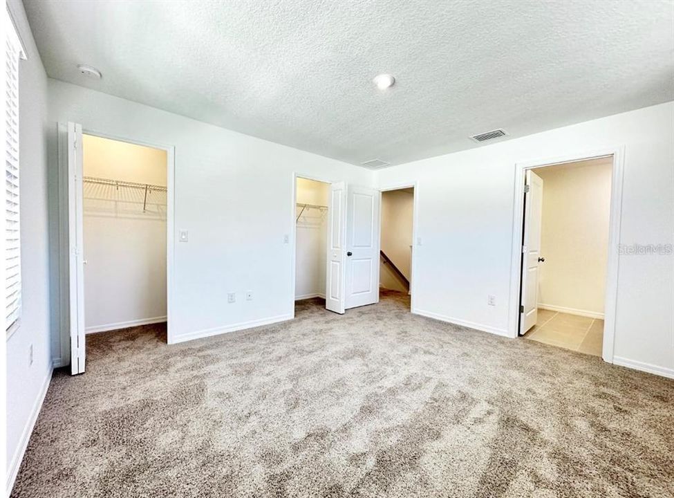 Active With Contract: $1,900 (2 beds, 2 baths, 1216 Square Feet)