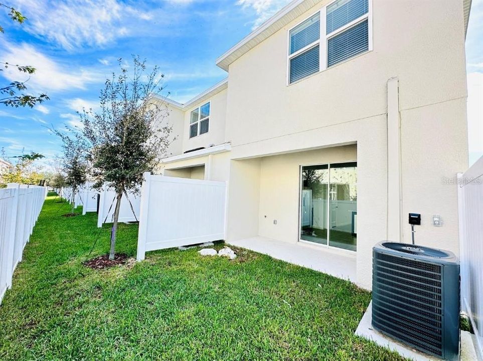 Active With Contract: $1,900 (2 beds, 2 baths, 1216 Square Feet)