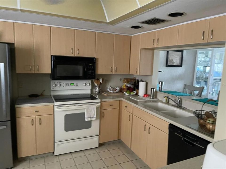 For Sale: $339,900 (2 beds, 2 baths, 1435 Square Feet)