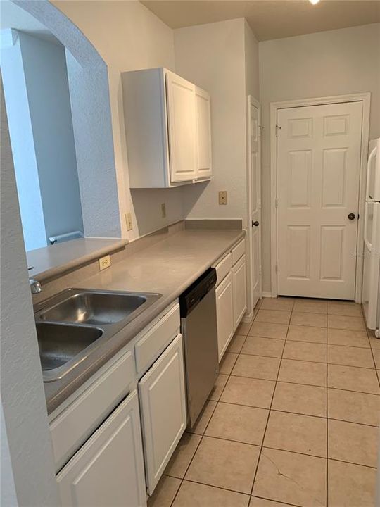 Active With Contract: $169,000 (1 beds, 1 baths, 846 Square Feet)