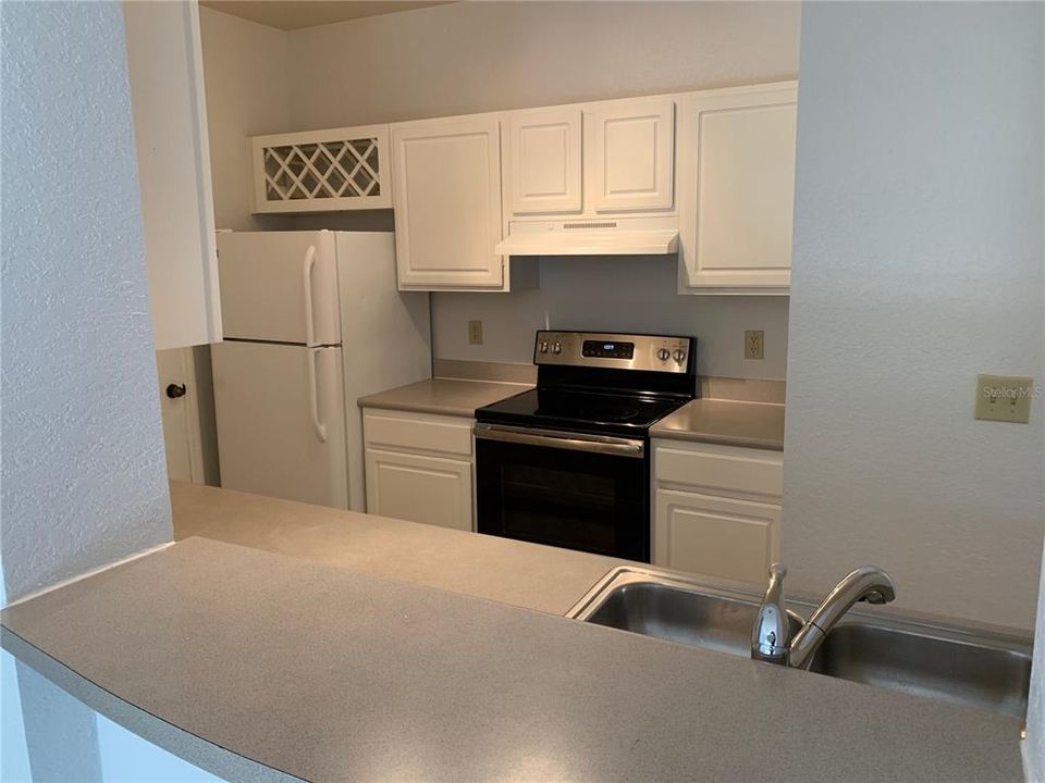 For Sale: $179,900 (1 beds, 1 baths, 846 Square Feet)