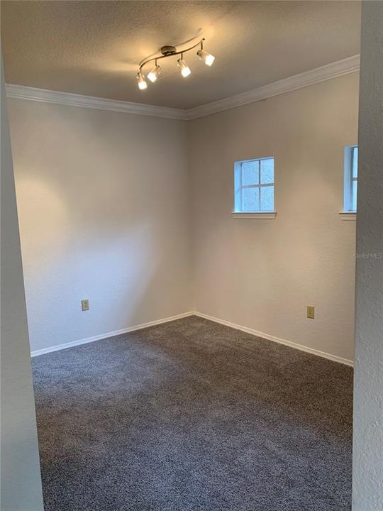 Active With Contract: $169,000 (1 beds, 1 baths, 846 Square Feet)