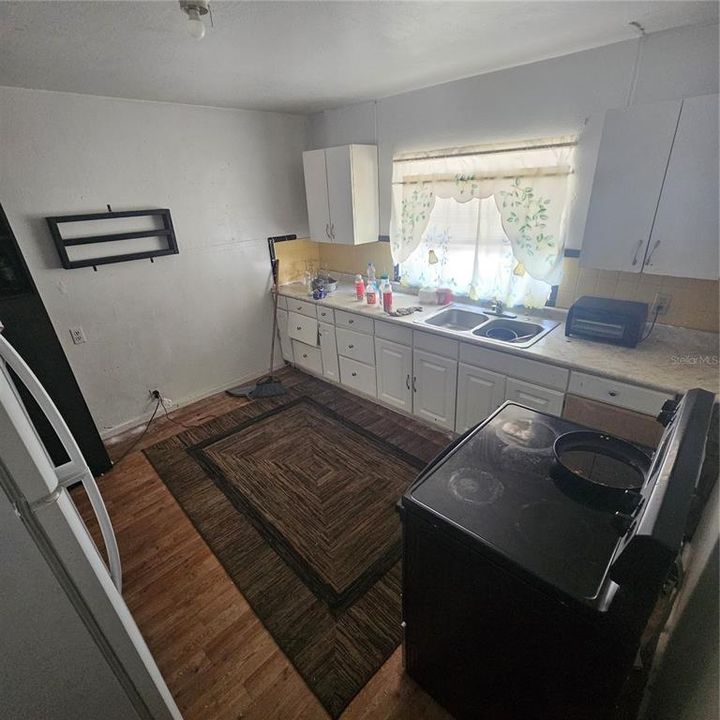 For Sale: $220,000 (2 beds, 1 baths, 790 Square Feet)