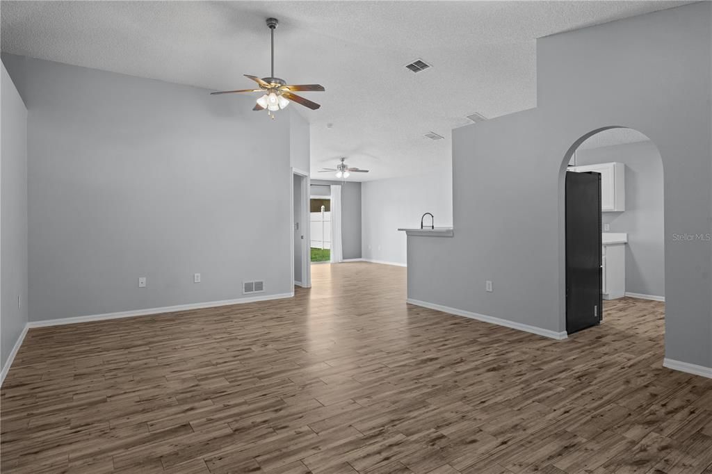 For Sale: $449,000 (3 beds, 2 baths, 1632 Square Feet)