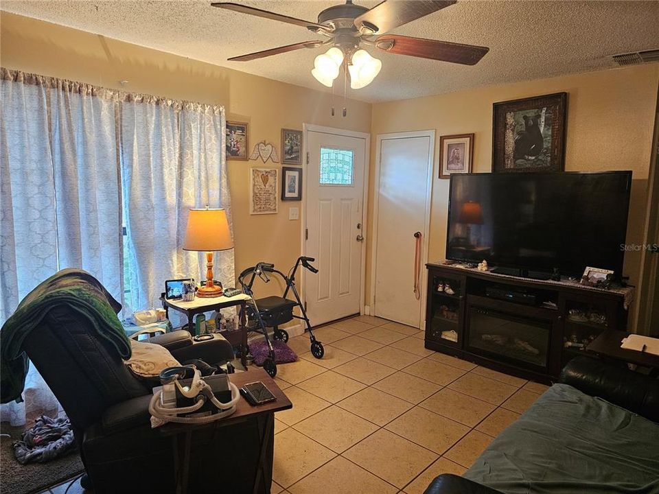 For Sale: $229,900 (3 beds, 1 baths, 1260 Square Feet)