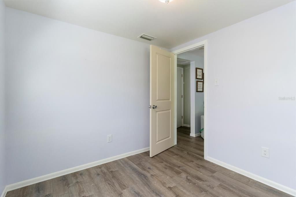 For Sale: $276,000 (2 beds, 1 baths, 528 Square Feet)