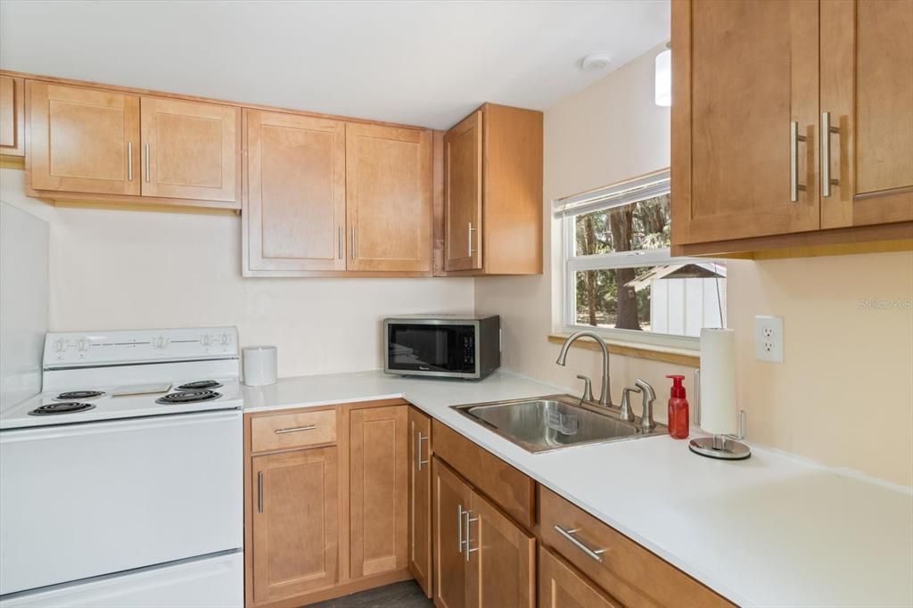 For Sale: $276,000 (2 beds, 1 baths, 528 Square Feet)