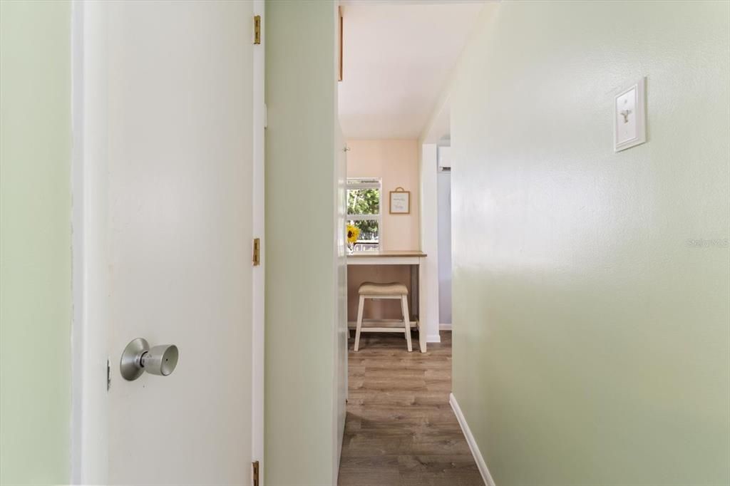 For Sale: $276,000 (2 beds, 1 baths, 528 Square Feet)