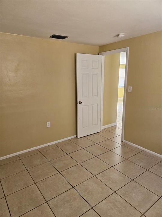 For Sale: $210,000 (2 beds, 1 baths, 840 Square Feet)