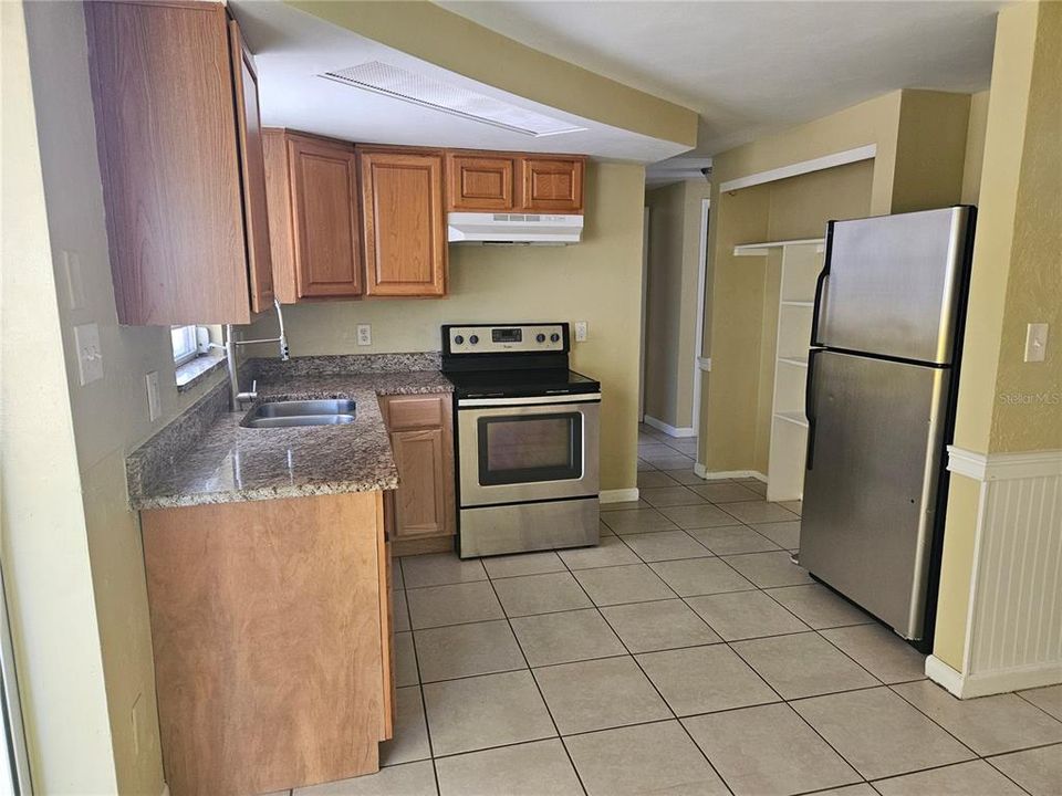 For Sale: $210,000 (2 beds, 1 baths, 840 Square Feet)