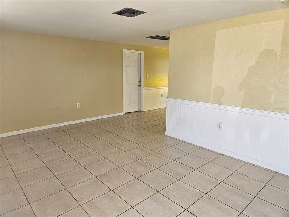 For Sale: $210,000 (2 beds, 1 baths, 840 Square Feet)