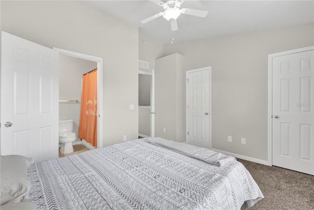 For Sale: $229,900 (2 beds, 2 baths, 1161 Square Feet)