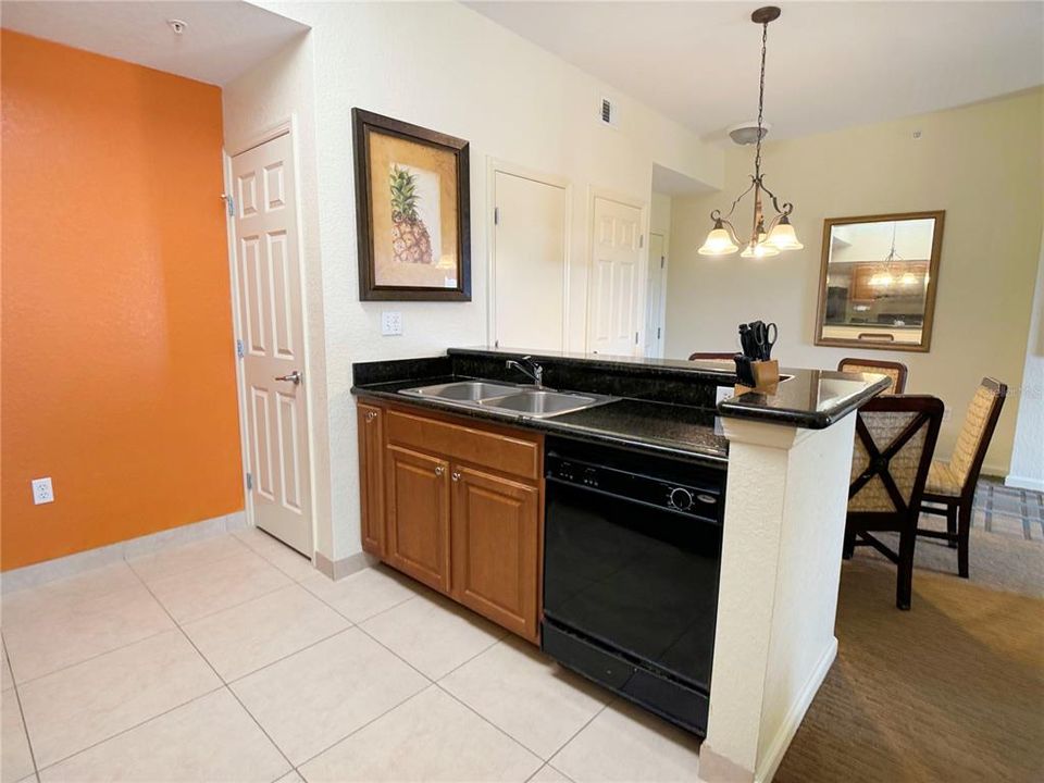 For Sale: $199,950 (2 beds, 2 baths, 1060 Square Feet)