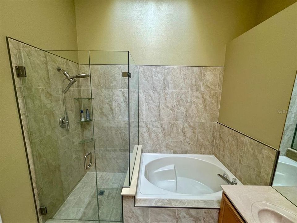 最近租的: $2,900 (4 贝兹, 2 浴室, 1956 平方英尺)